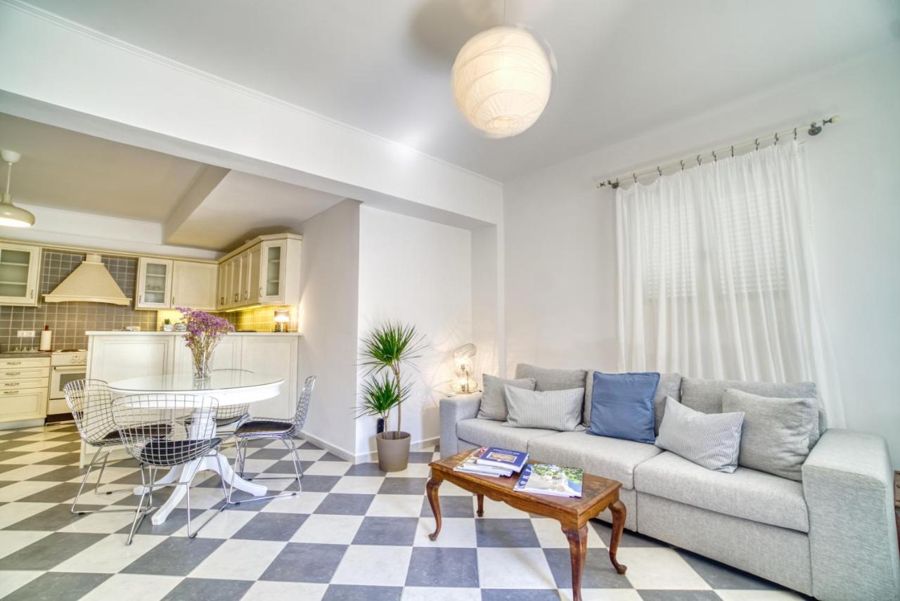 Stylish, Cozy 2-Bdr Flat In Andros Town By Explore Andros Bagian luar foto