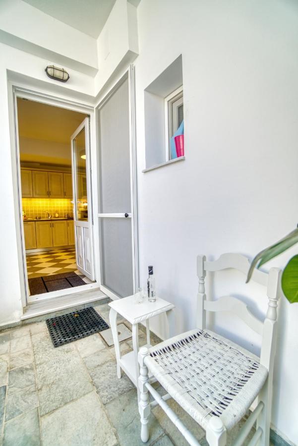 Stylish, Cozy 2-Bdr Flat In Andros Town By Explore Andros Bagian luar foto