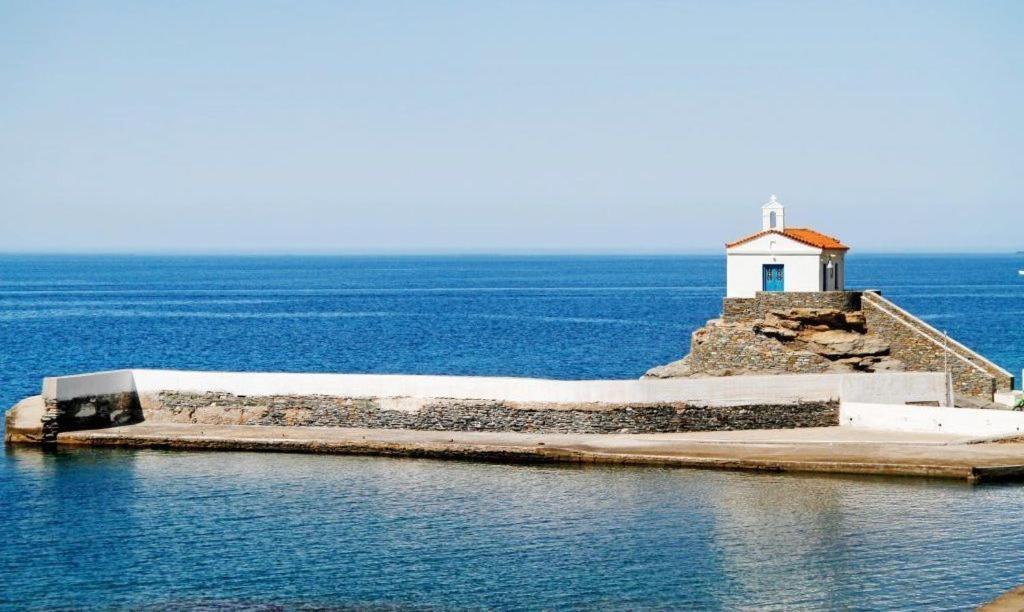 Stylish, Cozy 2-Bdr Flat In Andros Town By Explore Andros Bagian luar foto